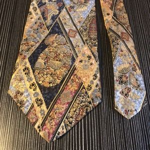 Barry Wells tie